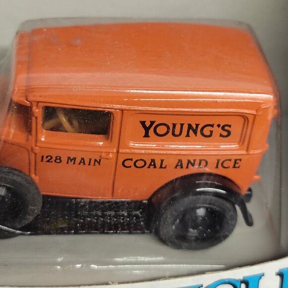 Vtg 1985 Ertl Vtg vehicles 1/43 scale diecast 1930 Chevy truck Younge coal & ice - Picture 6 of 11